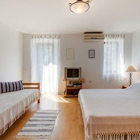 Apartments Jelena Veli Losinj Bagian luar foto
