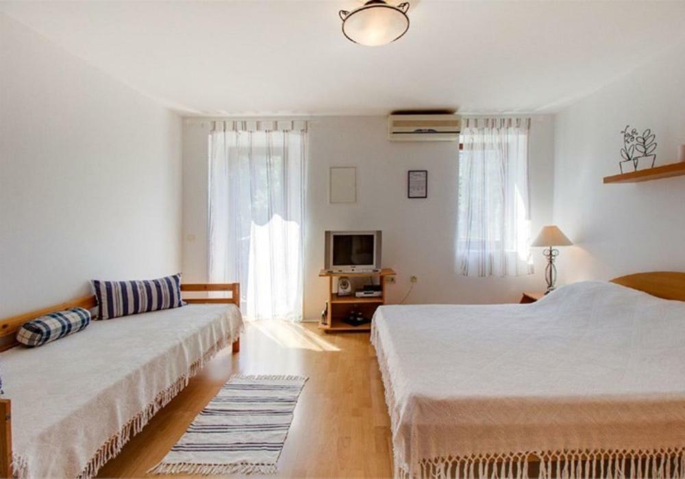 Apartments Jelena Veli Losinj Bagian luar foto